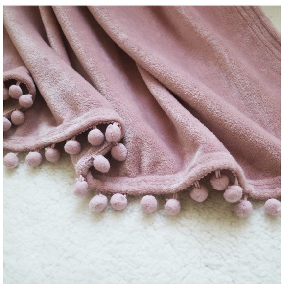Dusty Pink Modern Trendy Pompom Fringe Chic Cozy Soft Throw Blanket/Cover - Picture 6 of 16